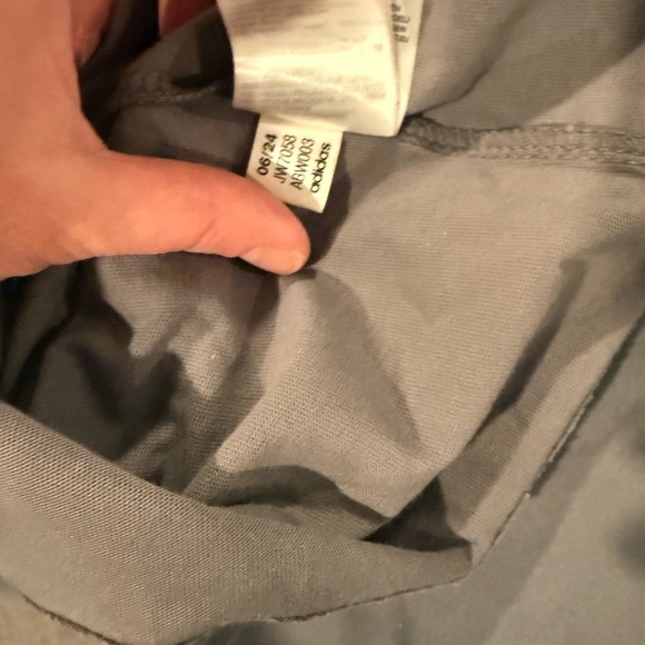 NWT Adidas Essentials Heather Gray T-Shirt Size Medium. Style # JW7058. - Picture 6 of 6